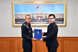 ๑๒ พ.ย.๖๗ จก.วท.กห. มอบใบประกาศการรับรองมาตรฐานยุทโธปกรณ์ของ กห.