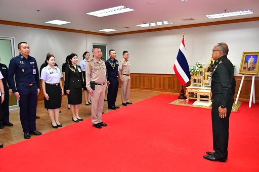 ๒๓ ก.ย.๖๘ จก.วท.กห. มอบของที่ระลึกให้กับกำลังพล วท.กห.