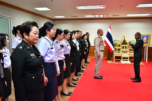 ๒๓ ก.ย.๖๘ จก.วท.กห. มอบของที่ระลึกให้กับกำลังพล วท.กห.
