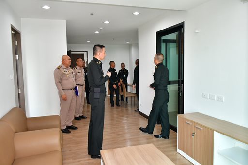 ๑๕ ต.ค.๖๘ จก.วท.กห. และคณะ ตรวจเยี่ยมและรับฟังบรรยายสรุป การบริหารจัดการพื้นที่บ้านพักอาศัย สป. พื้นที่ บางจาก
