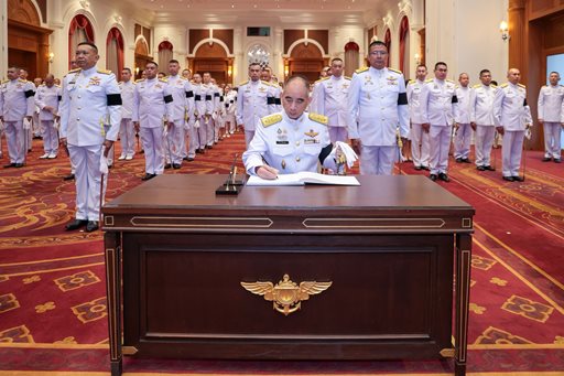 ๒๖ ต.ค.๖๘ จก.วท.กห. และคณะ ข้าราชการ วท.กห. เข้าร่วมพิธีน้อมรำลึกในพระมหากรุณาธิคุณและลงนามถวายอาลัย