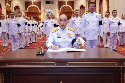 ๒๖ ต.ค.๖๘ จก.วท.กห. และคณะ ข้าราชการ วท.กห. เข้าร่วมพิธีน้อมรำลึกในพระมหากรุณาธิคุณและลงนามถวายอาลัย