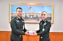 ๑๔ พ.ย.๖๘ จก.วท.กห. มอบของขวัญและการ์ดอวยพร ให้กับกำลังพล วท.กห. ห้วงเดือน พ.ย.๖๘
