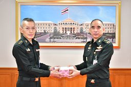 ๑๔ พ.ย.๖๘ จก.วท.กห. มอบของขวัญและการ์ดอวยพร ให้กับกำลังพล วท.กห. ห้วงเดือน พ.ย.๖๘