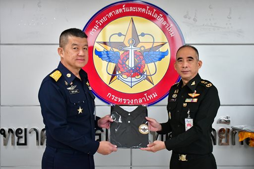 ๒๑ พ.ย.๖๘ จก.วท.กห. มอบเสื้อให้แก่กำลังพล วท.กห.