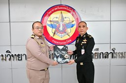 ๒๑ พ.ย.๖๘ จก.วท.กห. มอบเสื้อให้แก่กำลังพล วท.กห.