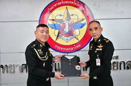 ๒๑ พ.ย.๖๘ จก.วท.กห. มอบเสื้อให้แก่กำลังพล วท.กห.