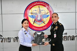 ๒๑ พ.ย.๖๘ จก.วท.กห. มอบเสื้อให้แก่กำลังพล วท.กห.