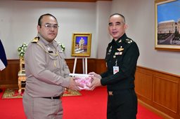 ๒๔ พ.ย.๖๘ มอบของขวัญและการ์ดอวยพร ให้แก่กำลังพล วท.กห. ที่มีวันคล้ายวันเกิดในห้วงเดือน พ.ย.๖๘