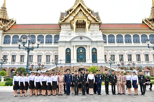 ๔ ธ.ค.๖๘ จก.วท.กห. และข้าราชการ วท.กห. เข้าเฝ้ากราบถวายบังคมพระบรมศพฯ