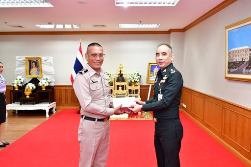๕ ม.ค.๖๙ จก.วท.กห. มอบของขวัญและการ์ดอวยพรให้กับกำลังพล วท.กห. ที่มีวันคล้ายวันเกิดห้วง ม.ค.๖๙