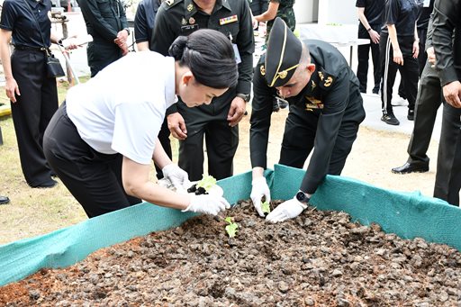 ๒๑ ม.ค.๖๙ จก.วท.กห. และภริยา เป็นประธานในกิจกรรมการพัฒนาคุณภาพชีวิตกำลังพล วท.กห. ภายใต้โครงการครอบครัวพอเพียง ของสมาคมภริยาข้าราชการ สป.