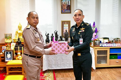 ๒๖ ม.ค.๖๙ จก.วท.กห. มอบของขวัญและการ์ดอวยพรให้แก่กำลังพล วท.กห.