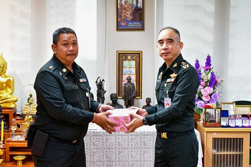 ๒๖ ม.ค.๖๙ จก.วท.กห. มอบของขวัญและการ์ดอวยพรให้แก่กำลังพล วท.กห.