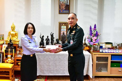 ๒๖ ม.ค.๖๙ จก.วท.กห. มอบของขวัญและการ์ดอวยพรให้แก่กำลังพล วท.กห.