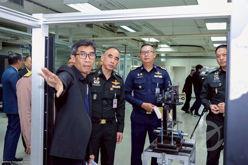 ๒๔ มี.ค.๖๙ จก.วท.กห.และคณะ เยี่ยมชมศูนย์ทดสอบอุตสาหกรรมความมั่นคงของ สทป.