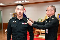 ๒๗ มี.ค.๖๙ พิธีประดับเครื่องหมายยศนายทหารประทวนของ วท.กห.