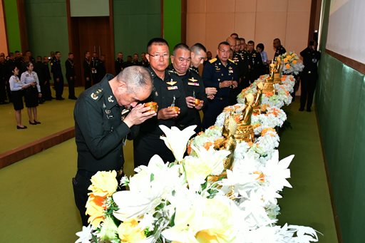 ๗ เม.ย.๖๙ จก.วท.กห. ร่วมพิธีสรงน้ำพระพุทธรูปในเทศกาลสงกรานต์ สำนักงานปลัดกระทรวงกลาโหม ประจำปี พ.ศ.๒๕๖๙