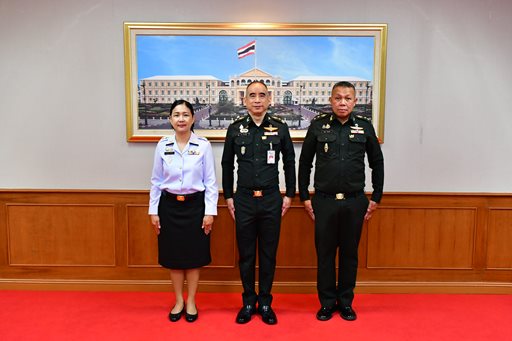 ๒๒ เม.ย.๖๙ จก.วท.กห. เป็นประธานในพิธีประดับเครื่องหมายคฑาไขว้ (พ.อ.พิเศษ) ของ วท.กห.