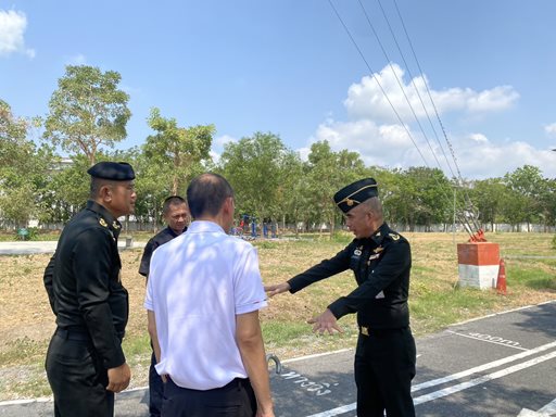 ๒๗ เม.ย.๖๙ จก.วท.กห. ตรวจติดตามความก้าวหน้าการดำเนินงานพัฒนาบริเวณสวนสุขภาพพื้นที่ชายธง ณ อาคารที่พักอาศัย สป. พื้นที่บางจาก
