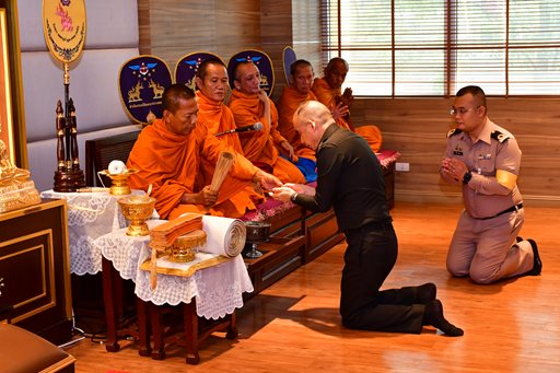 ๒๙ เม.ย.๖๙ จก.วท.กห. เป็นประธานใน "กิจกรรม พบกันวันพระ พบพระพบธรรม"