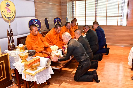 ๒๙ เม.ย.๖๙ จก.วท.กห. เป็นประธานใน "กิจกรรม พบกันวันพระ พบพระพบธรรม"