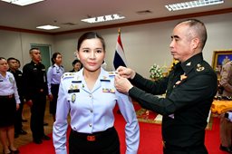 ๒๘ พ.ค.๖๙ พิธีประดับเครื่องหมายยศนายทหารสัญญาบัตร และนายทหารประทวน