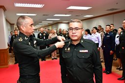 ๒๘ พ.ค.๖๙ พิธีประดับเครื่องหมายยศนายทหารสัญญาบัตร และนายทหารประทวน