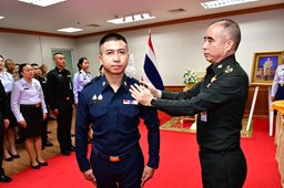 ๒๘ พ.ค.๖๙ พิธีประดับเครื่องหมายยศนายทหารสัญญาบัตร และนายทหารประทวน