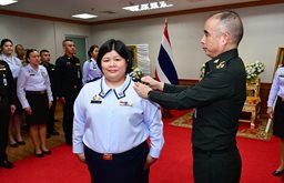 ๒๘ พ.ค.๖๙ พิธีประดับเครื่องหมายยศนายทหารสัญญาบัตร และนายทหารประทวน