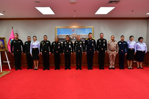 ๒๘ พ.ค.๖๙ พิธีประดับเครื่องหมายยศนายทหารสัญญาบัตร และนายทหารประทวน