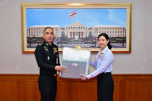 ๑๙ มิ.ย.๖๙ จก.วท.กห. ป็นประธานในพิธีมอบรางวัลกิจกรรม "เดินนับก้าว วิ่งจับไมล์"