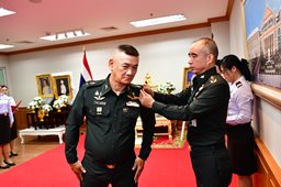 ๓ ก.ค.๖๙ จก.วท.กห. เป็นประธานในพิธีประดับเครื่องหมายยศนายทหารสัญญาบัตรและนายทหารประทวน