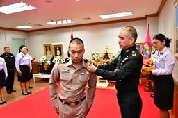 ๓ ก.ค.๖๙ จก.วท.กห. เป็นประธานในพิธีประดับเครื่องหมายยศนายทหารสัญญาบัตรและนายทหารประทวน