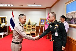 ๓ ก.ค.๖๙ จก.วท.กห. เป็นประธานในพิธีประดับเครื่องหมายยศนายทหารสัญญาบัตรและนายทหารประทวน