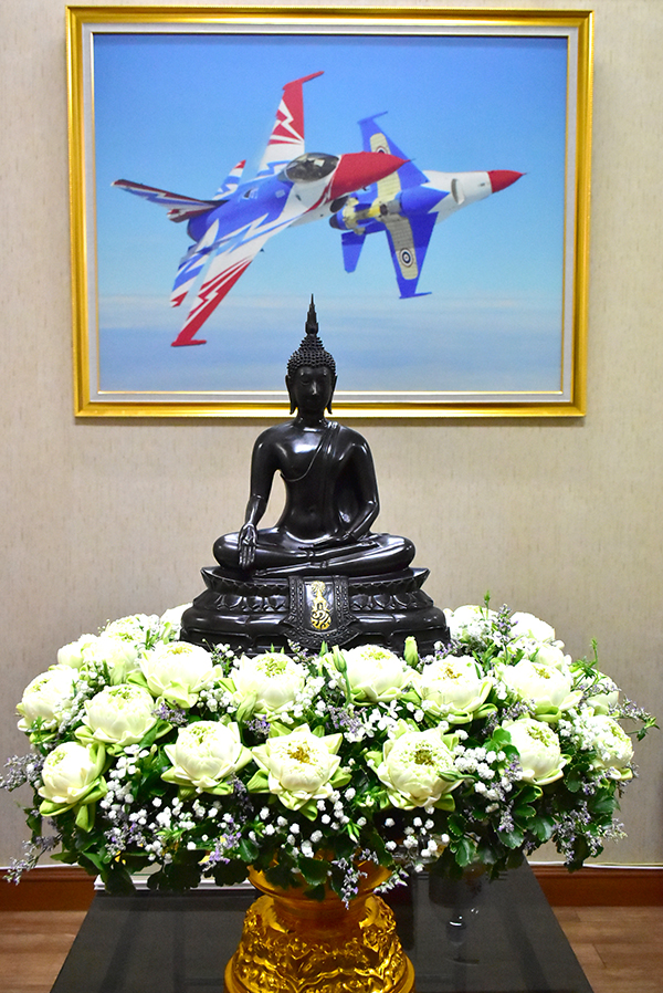 ๒๓ ก.ย.๖๔ พล.ท.คงชีพ ตันตระวาณิชย์ จก.วท.กห. นำคณะนายทหารชั้นนายพล เข้าแสดงมุทิตาจิตแด่ พล.อ.อ.ธรินทร์ ปุณศรี รอง ปล.กห. (๔) ณ ศาลาว่าการกระทรวงกลาโหม