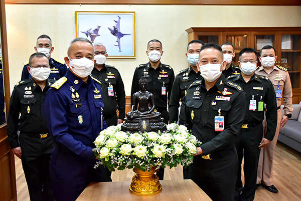 ๒๓ ก.ย.๖๔ พล.ท.คงชีพ ตันตระวาณิชย์ จก.วท.กห. นำคณะนายทหารชั้นนายพล เข้าแสดงมุทิตาจิตแด่ พล.อ.อ.ธรินทร์ ปุณศรี รอง ปล.กห. (๔) ณ ศาลาว่าการกระทรวงกลาโหม