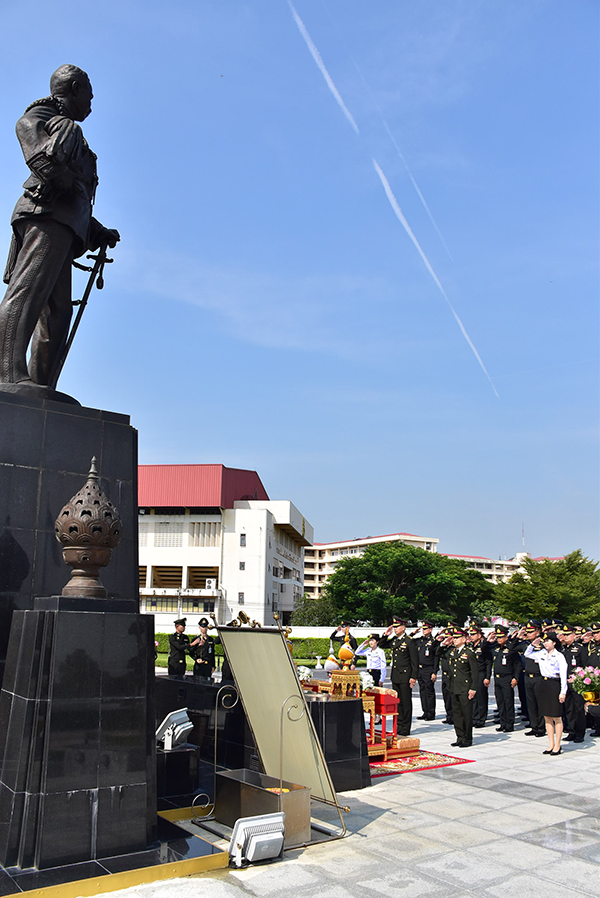 ๒ ต.ค.๖๒ จก.วท.กห. สักการะพระพุทธไตรเสนากลาโหมพิทักษ์