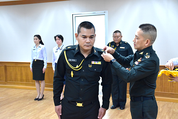 ๒๔ ต.ค.๖๒ พล.ท.คงชีพ ตันตระวาณิชย์ จก.วท.กห. ทำพิธีประดับเครื่องหมายยศนายทหารชั้นสัญญาบัตร
