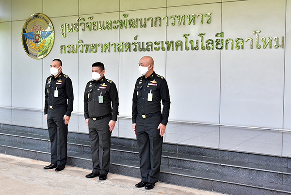 ๒ ก.ย.๖๔ พล.อ.ณัฐ อินทรเจริญ ปล.กห. ประธานในพิธีเปิดศูนย์ความร่วมมือด้านเทคโนโลยีปัญญาประดิษฐ์และหุ่นยนต์ ( AI&Robotics) ณ ศวพท.วท.กห.