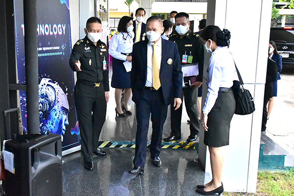 ๒ ก.ย.๖๔ พล.อ.ณัฐ อินทรเจริญ ปล.กห. ประธานในพิธีเปิดศูนย์ความร่วมมือด้านเทคโนโลยีปัญญาประดิษฐ์และหุ่นยนต์ ( AI&Robotics) ณ ศวพท.วท.กห.
