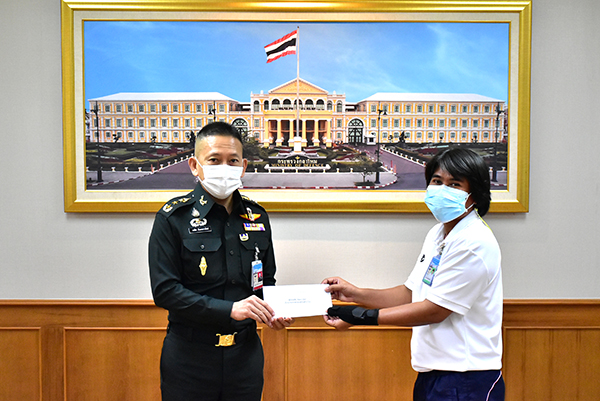 ๑๐ ส.ค.๖๔ พล.ท.คงชีพ ตันตระวาณิชย์ จก.วท.กห. มอบเงินสวัสดิการช่วยเหลือให้แก่ข้าราชการ วท.กห.