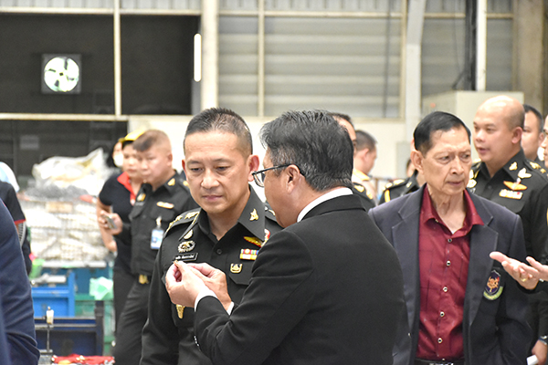 ๑๘ ส.ค.๖๓ พล.ท.คงชีพ ตันตระวาณิชย์ จก.วท.กห. รับมอบผลงานวิจัยอาวุธปืนเล็กฯ ของ บ.เนแรค อาร์มสฯ