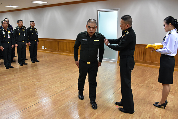 ๑๔ พ.ย.๖๒ พล.ท.คงชีพ ตันตระวาณิชย์ จก.วท.กห. ทำพิธีประดับเครื่องหมายยศนายทหารชั้นประทวนจำนวน ๑ นาย