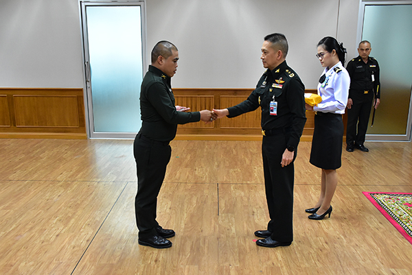 ๑๔ พ.ย.๖๒ พล.ท.คงชีพ ตันตระวาณิชย์ จก.วท.กห. ทำพิธีประดับเครื่องหมายยศนายทหารชั้นประทวนจำนวน ๑ นาย