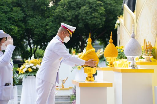 ๑๙ ต.ค.๖๕ จก.วท.กห. เป็นผู้แทน ปล.กห. วางพานประดับพุ่มดอกไม้ในนาม สป. ณ กระทรวง อว.
