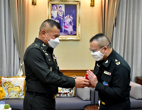 ๒๓ ก.ย.๖๔ พล.ท.คงชีพ ตันตระวาณิชย์ จก.วท.กห. นำคณะนายทหารชั้นนายพล เข้าแสดงมุทิตาจิตแด่ พล.อ.ชัยพฤกษ์ พูนสวัสดิ์ รอง ปล.กห.(๓) ณ ศาลาว่าการกระทรวงกลาโหม