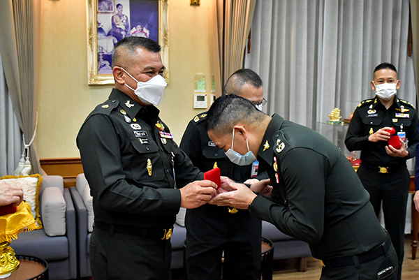 ๒๓ ก.ย.๖๔ พล.ท.คงชีพ ตันตระวาณิชย์ จก.วท.กห. นำคณะนายทหารชั้นนายพล เข้าแสดงมุทิตาจิตแด่ พล.อ.ชัยพฤกษ์ พูนสวัสดิ์ รอง ปล.กห.(๓) ณ ศาลาว่าการกระทรวงกลาโหม