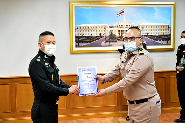 ๒๒ ก.ย.๖๔ พล.ท.คงชีพ ตันตระวาณิชย์ จก.วท.กห. มอบใบประกาศ แก่ ข้าราชการที่ผ่านการอบรมด้วยระบบเรียนออนไลน์ในบทเรียน ภาวะผู้นําใน ยุคดิจิทัลและบทเรียนความรู้ความเข้าใจเกี่ยวกับปัญญาประดิษฐ์สําหรับบุคลากร ภาครัฐ และ ข้าราชการที่ร่วม กิจกรรมของคณะทํางานดิจิทัลและภาษาของ วท.กห.