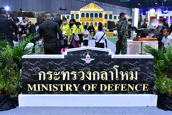 ๒๓ พ.ย.๖๓ พล.ท.คงชีพ ตันตระวาณิชย์ จก.วท.กห. เดินทางไปเยี่ยมชมงานมหกรรมวิทยาศาสตร์และ เทคโนโลยีแห่งชาติ ประจำปี ๒๕๖๓